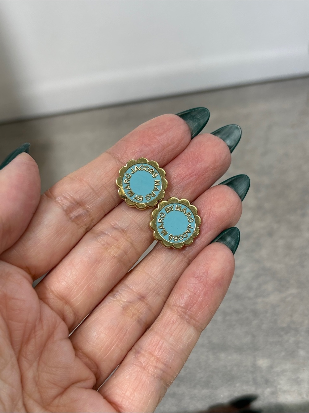Marc Jacobs Gold-Trim Turquoise Enamel Daisy Stud Earrings